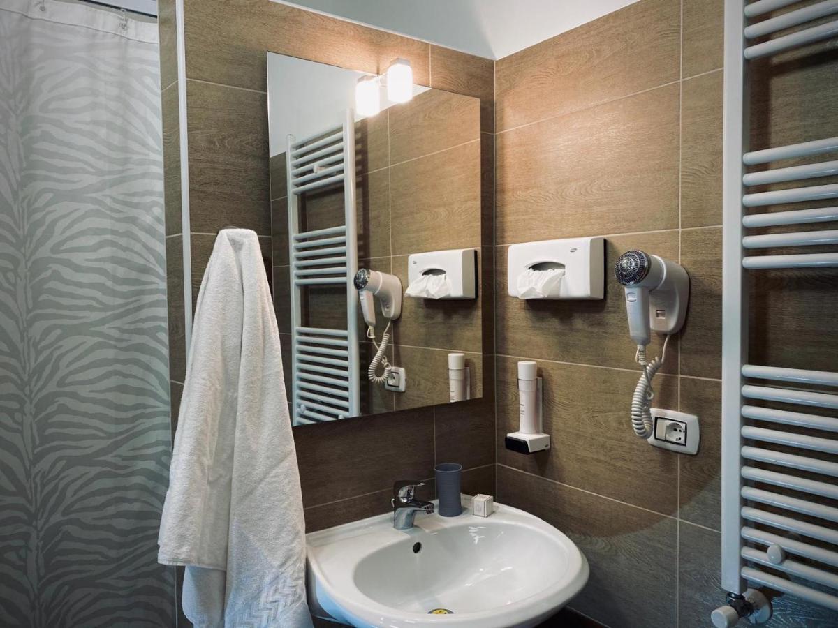 Atico Hotel 데센자노델가르다 외부 사진